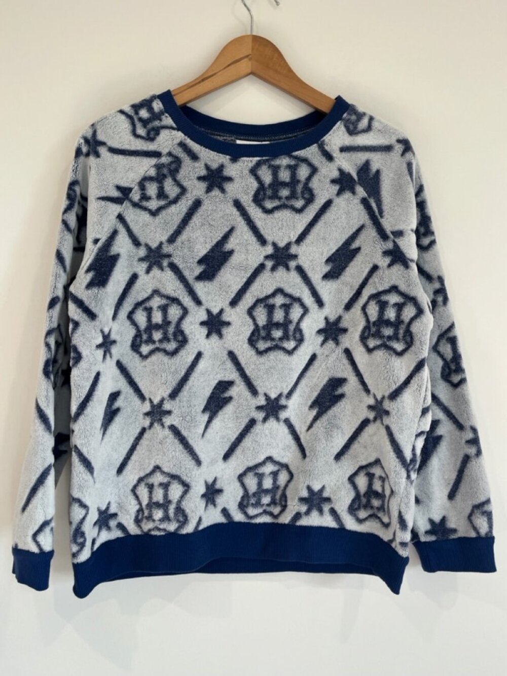 Harry Potter Wizarding World Fuzzy Fleece Sweatshirt Gray Navy Hogwarts M